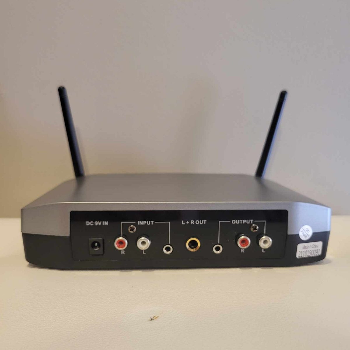 Music 8 - M8-BT22 Karaoke Wireless Dual Microphone System Receiver Back