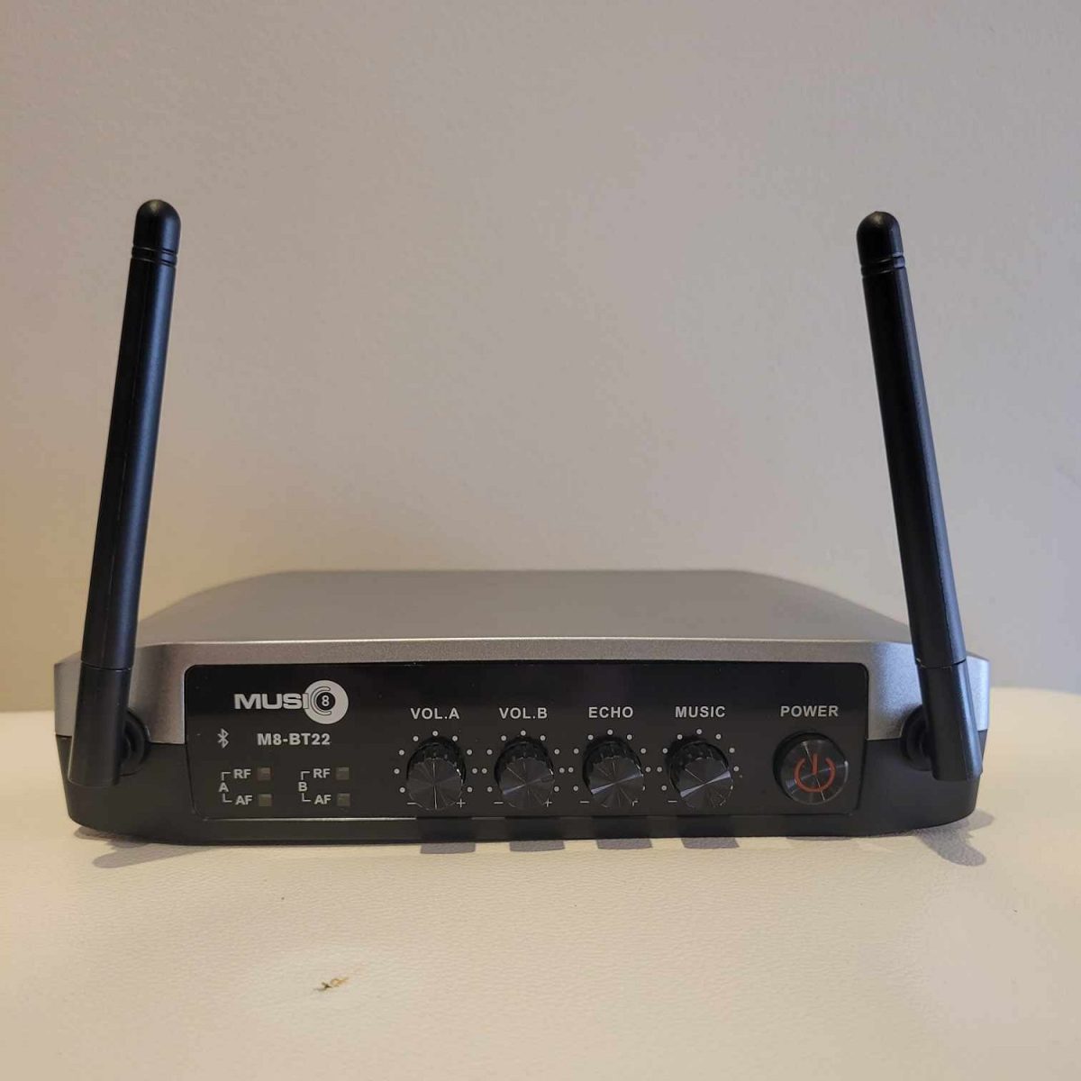 Music 8 - M8-BT22 Karaoke Wireless Dual Microphone System Receiver Front