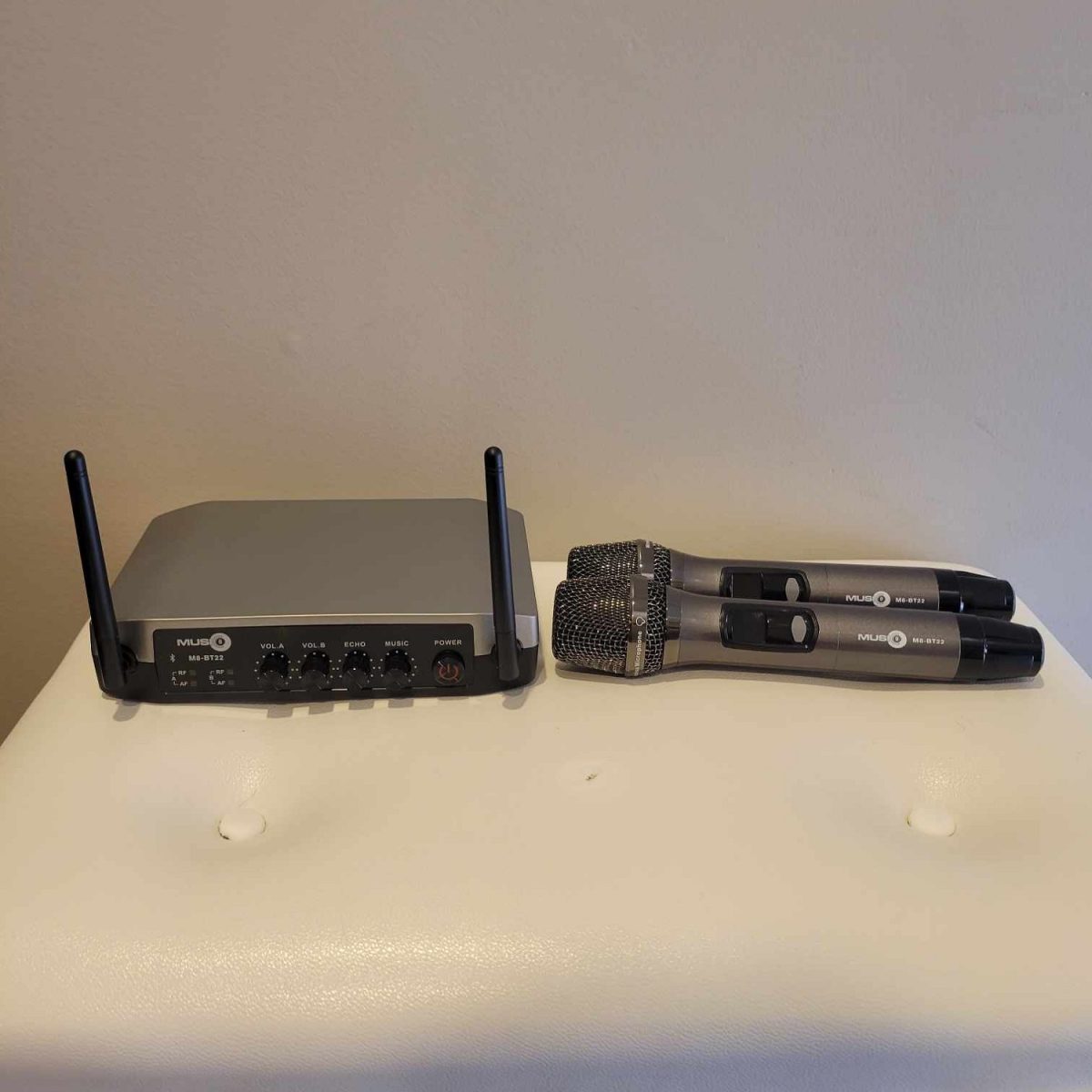 Music 8 - M8-BT22 Karaoke Wireless Dual Microphone System