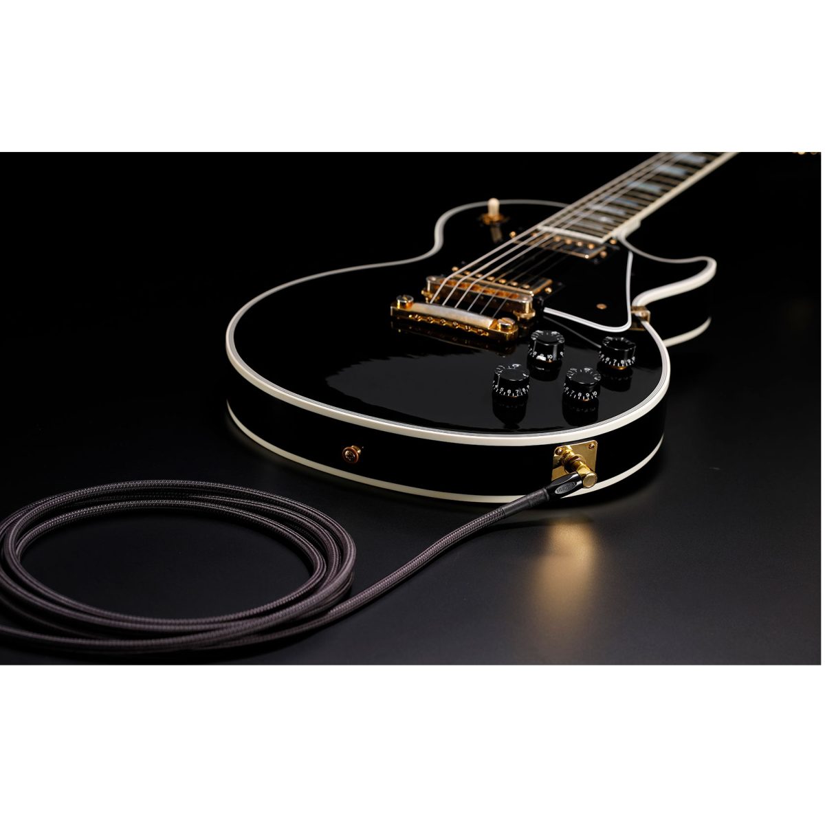 Boss BICP10 - Premium Instrument Cable with guitar