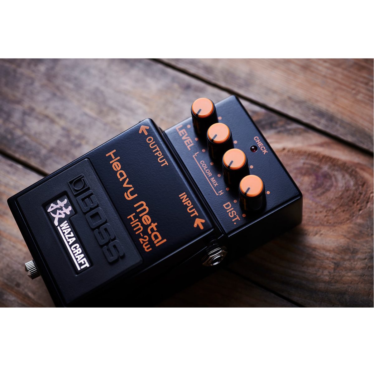 Boss HM-2W Waza Craft Heavy Metal on wood