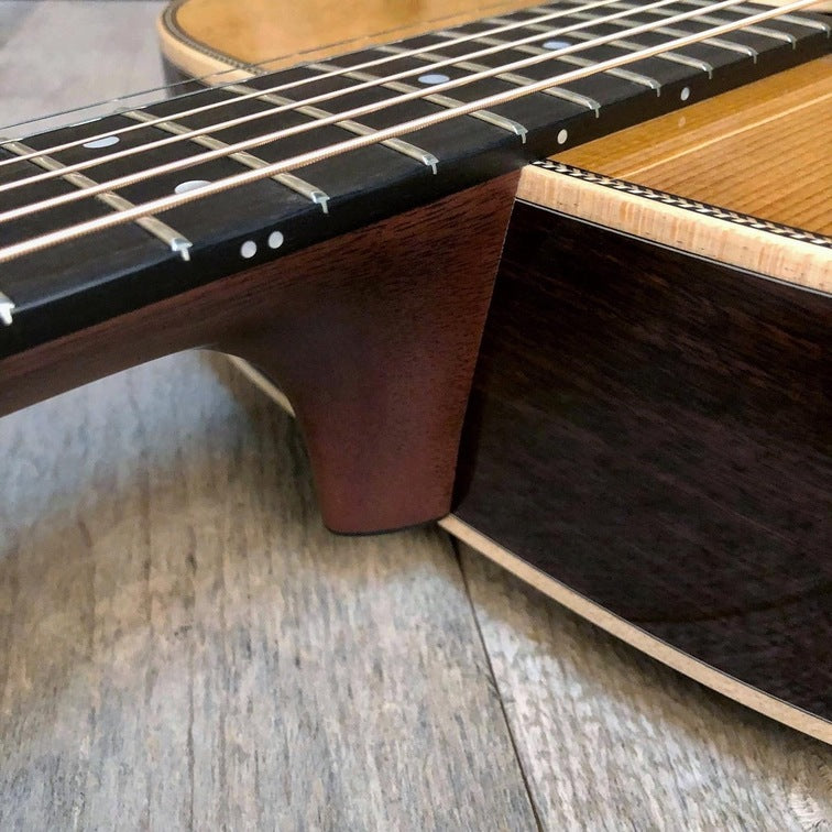 Boucher SG51V neck
