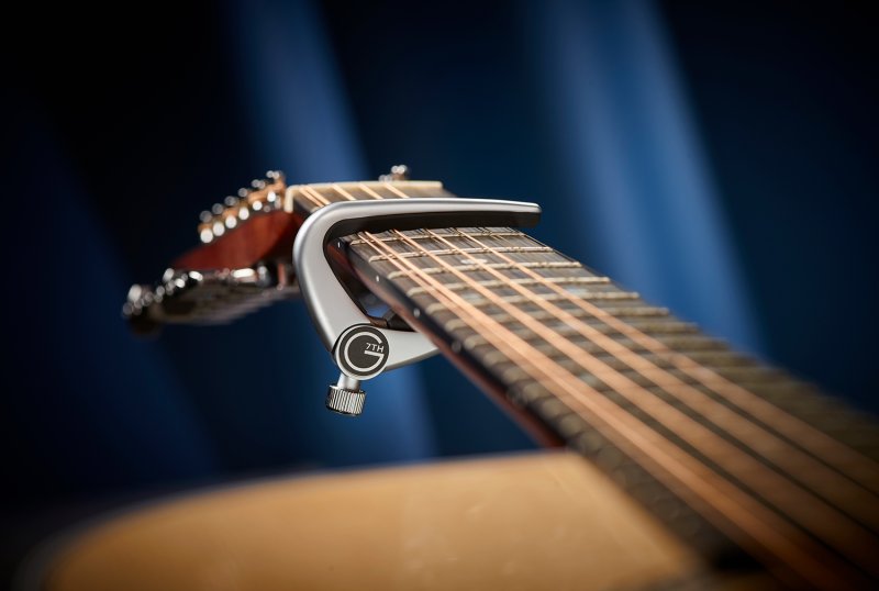 G7 - Newport Guitar Capo, 12 String, silver with compensated string pad #G7NP-12
