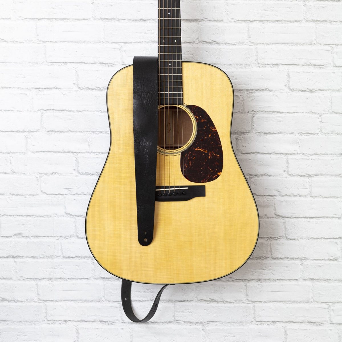 Martin - Vintage Strap Black Show2