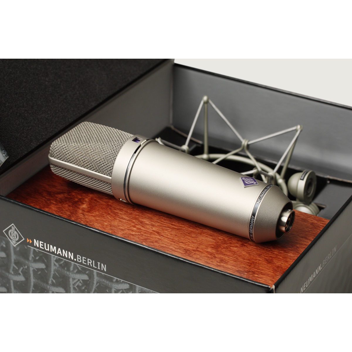 Neumann Studio Microphone U 87 Ai Studio Set kit