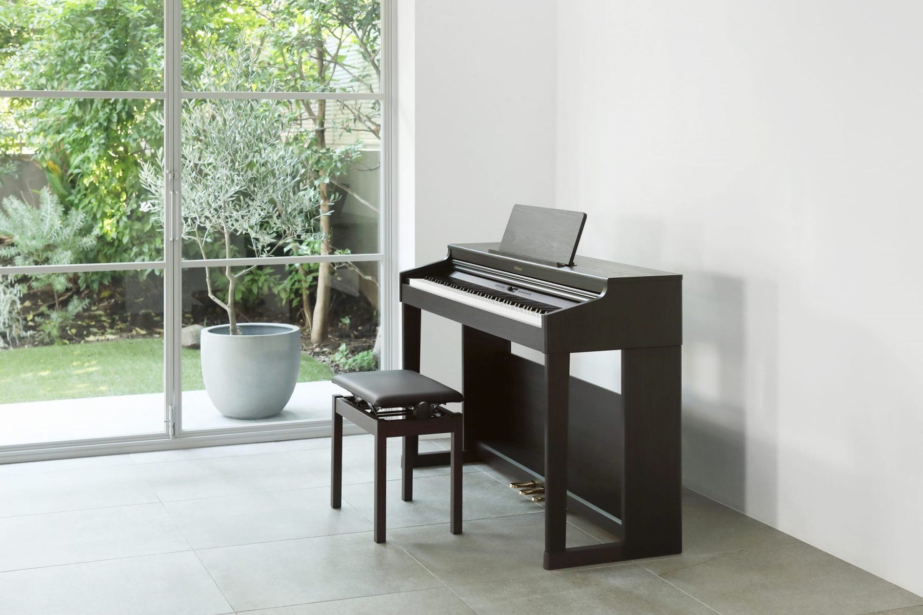 Roland RP701DR room
