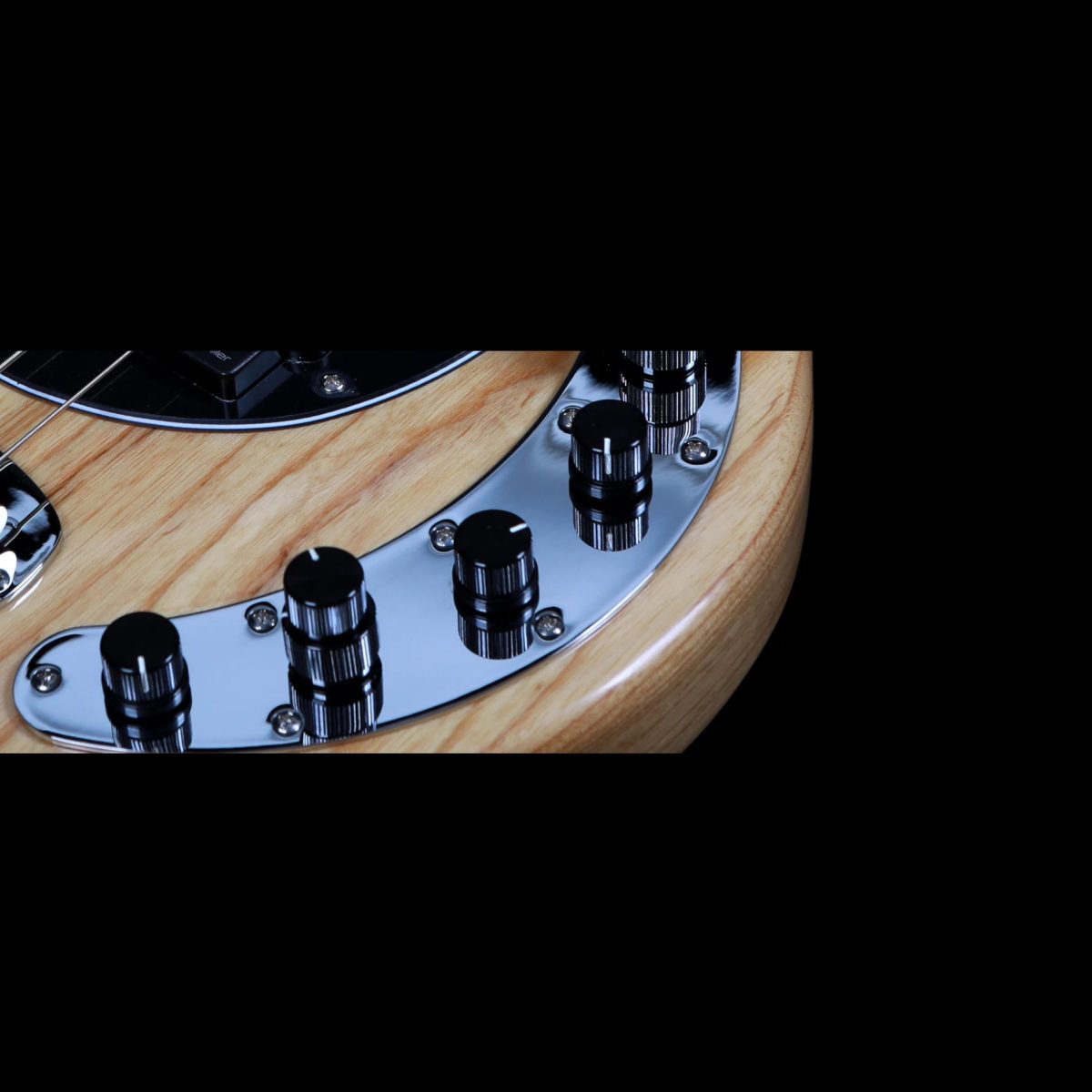 Sire – Marcus Miller Z7 Fretless 5-String Natural