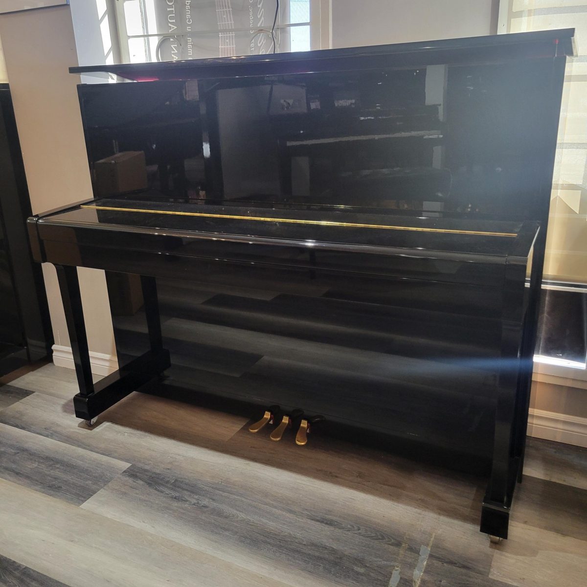 Yamaha - T121 48” Upright Piano in Polished Ebony