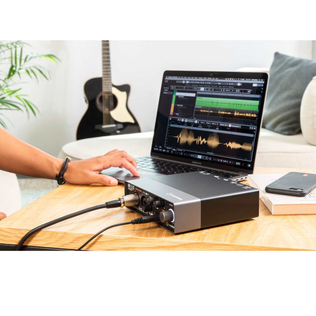 Steinberg - UR22C - 2 x 2 USB 3.0 audio interface with 2 x D-PRE and 32-bit-side